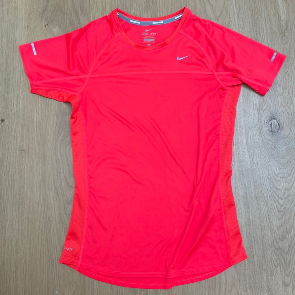 Nikes womens sz M dri fit shirt